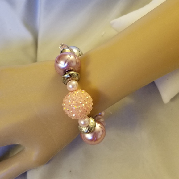 Isabella Robin Jewelry - NWT HANDMADE Bracelet Acrylic Pink Stretchy